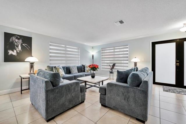 Hialeah, Florida, 33015, United States, 5 Bedrooms Bedrooms, ,3 BathroomsBathrooms,Residential,For Sale,1977900