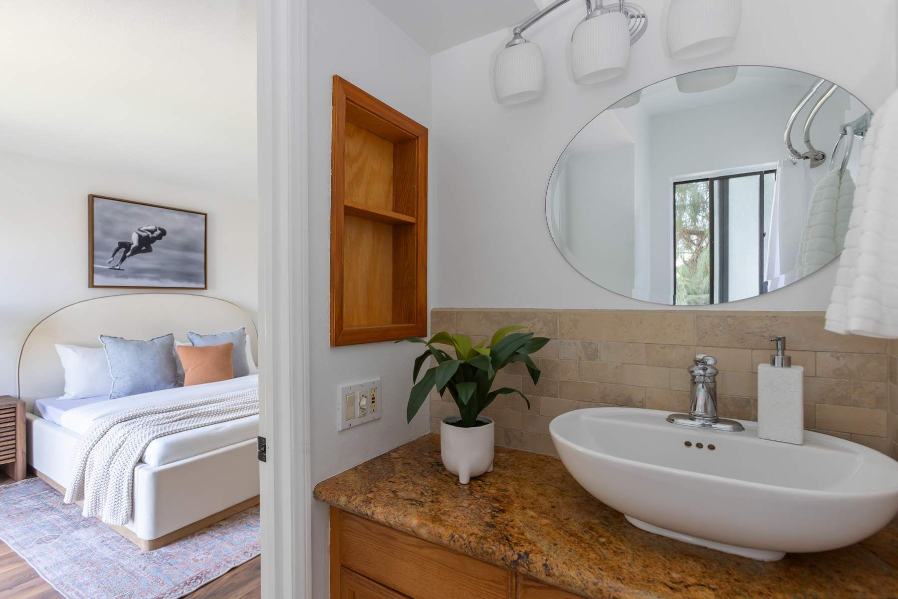  9131 Burnet Avenue, #5 - 物件實景