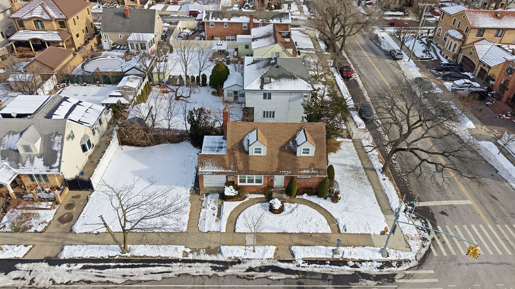 Howard Beach, New York, 11414, United States, 4 Bedrooms Bedrooms, ,1 BathroomBathrooms,Residential,For Sale,2005668