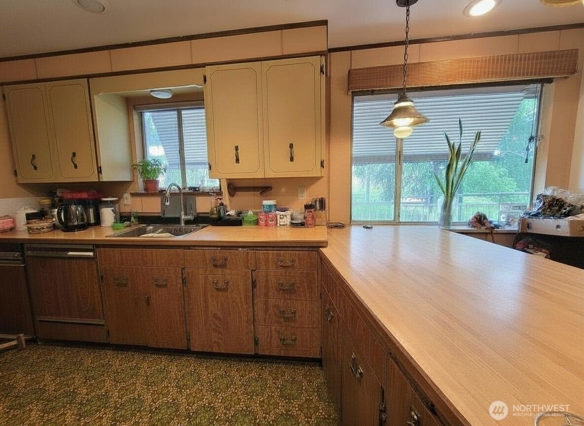 Seattle, Washington, 98106, United States, 4 Bedrooms Bedrooms, ,2 BathroomsBathrooms,Residential,For Sale,2048225