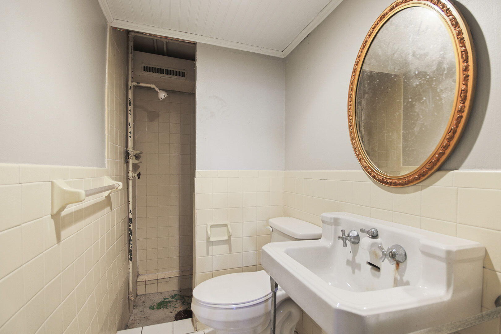 MOBERLY, Missouri, 65270, United States, 5 Bedrooms Bedrooms, ,5 BathroomsBathrooms,Residential,For Sale,2009284