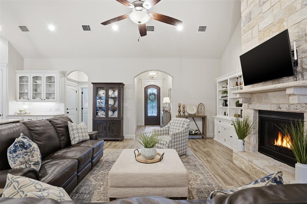 Granbury, Texas, 76048, United States, 4 Bedrooms Bedrooms, ,3 BathroomsBathrooms,Residential,For Sale,2001817