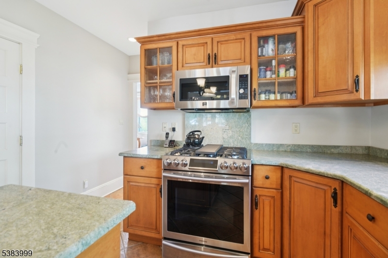 Millburn Twp., New Jersey, 07078, United States, 3 Bedrooms Bedrooms, ,3 BathroomsBathrooms,Residential,For Sale,1988129