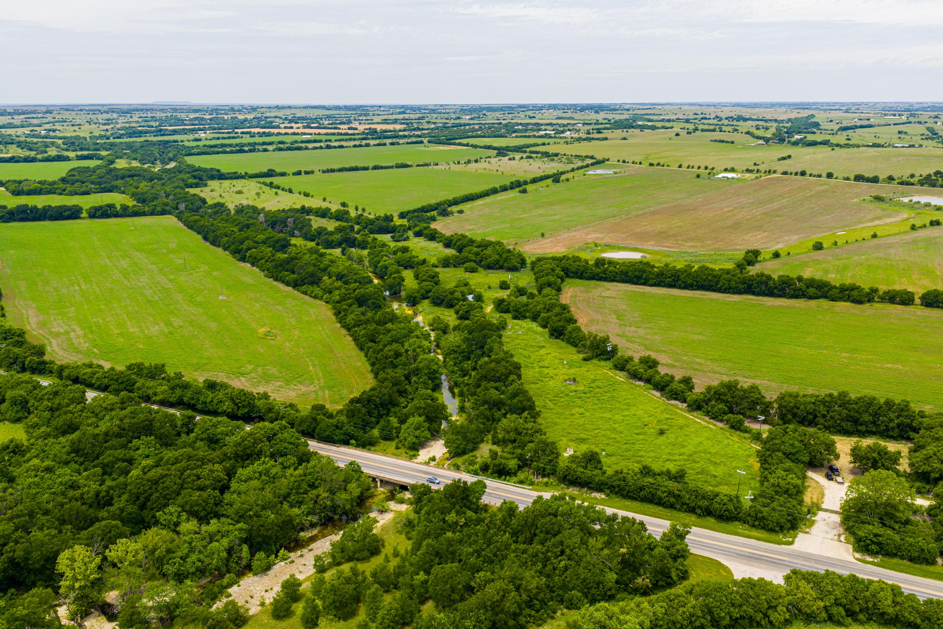  667 Acre Development Property With Two Miles Of Highway Frontage - 物件實景