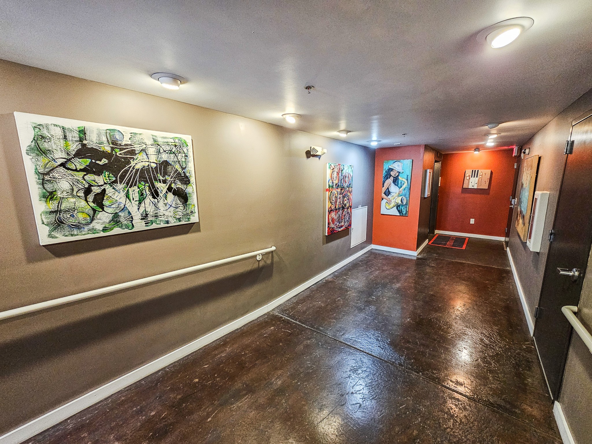 Nashville, Tennessee, 37219, United States, 2 Bedrooms Bedrooms, ,2 BathroomsBathrooms,Residential,For Sale,1743345