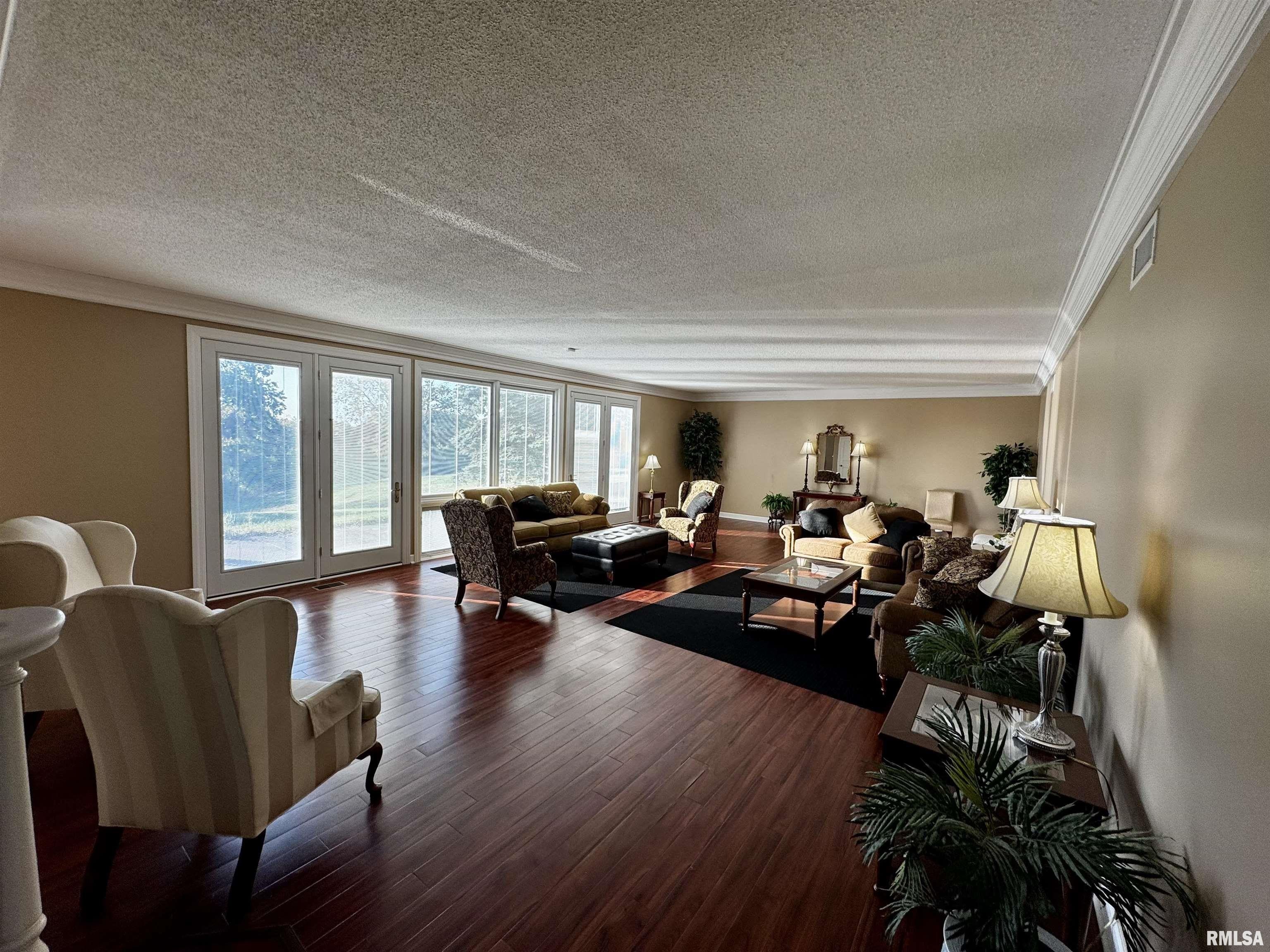 Macomb, Illinois, 61455, United States, 4 Bedrooms Bedrooms, ,6 BathroomsBathrooms,Residential,For Sale,1976758