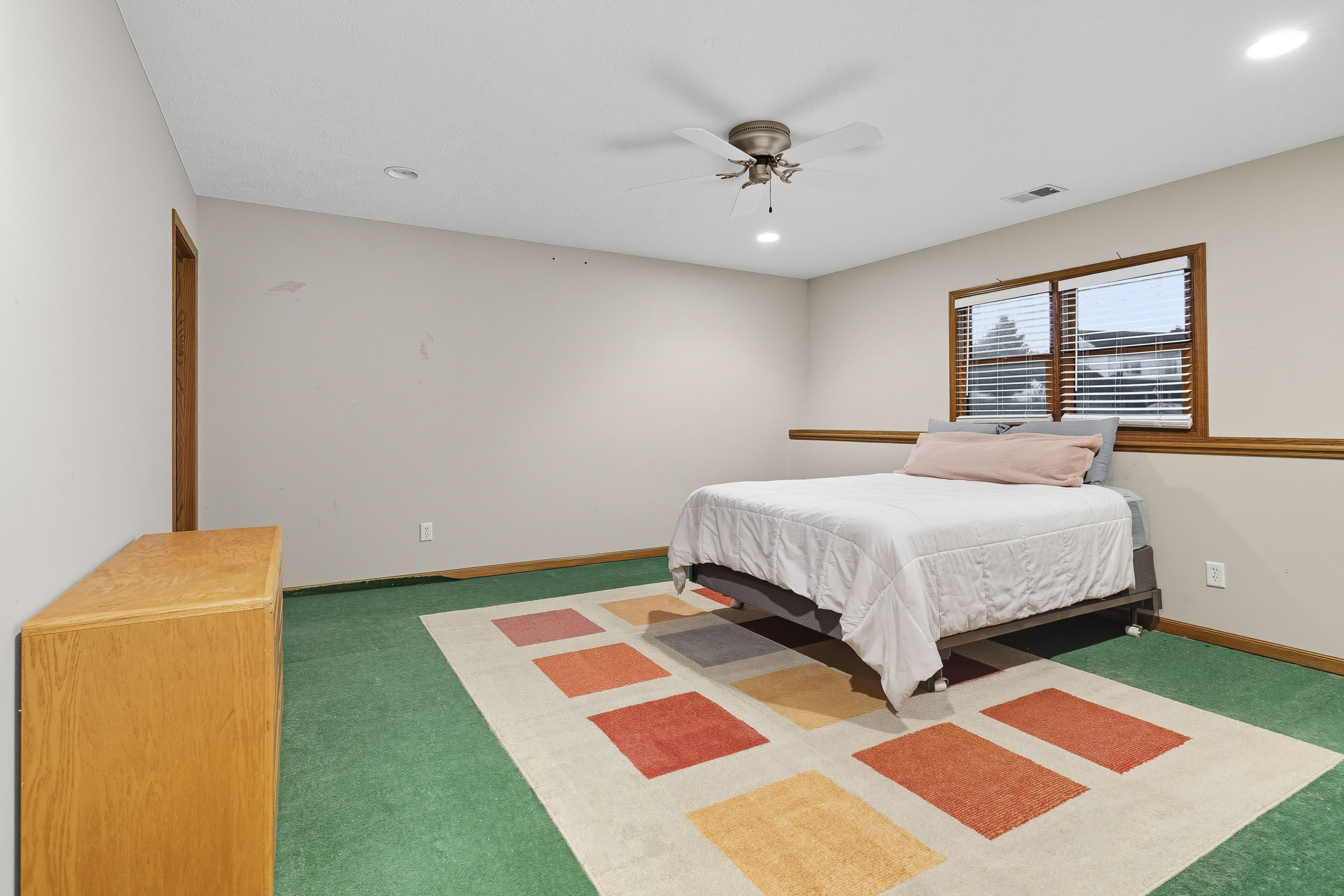 Manhattan, Kansas, 66502, United States, 5 Bedrooms Bedrooms, ,3 BathroomsBathrooms,Residential,For Sale,1960988