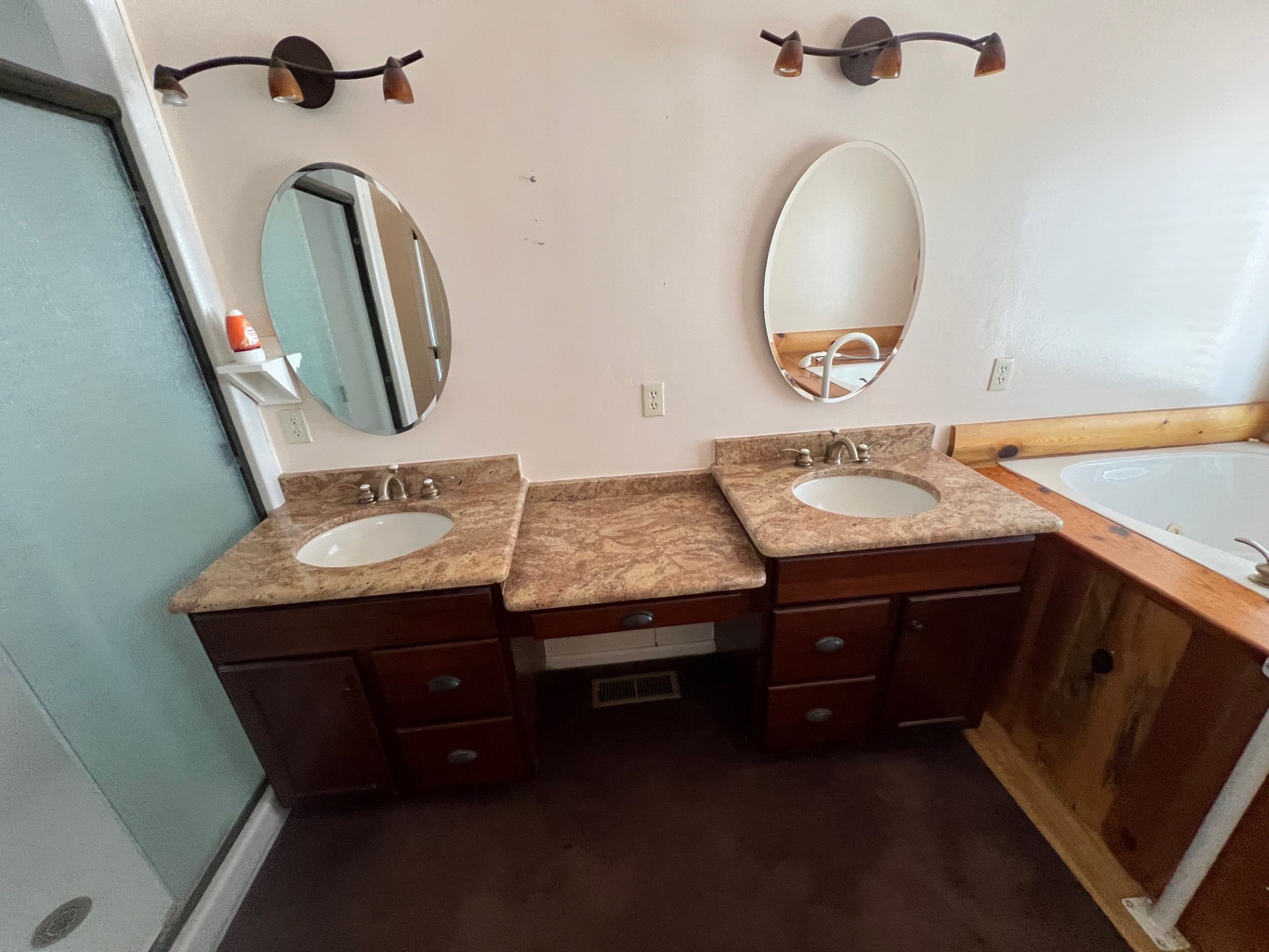 Panguitch, Utah, 84759, United States, 1 Bedroom Bedrooms, ,2 BathroomsBathrooms,Residential,For Sale,1839948