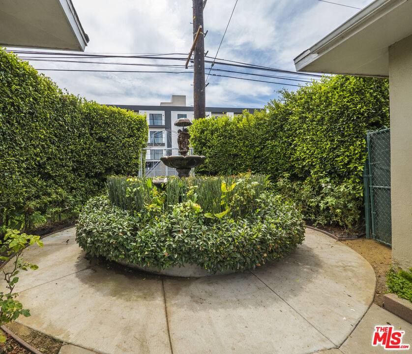 Los Angeles, California, 90066, United States, 4 Bedrooms Bedrooms, ,Residential,For Sale,1991946