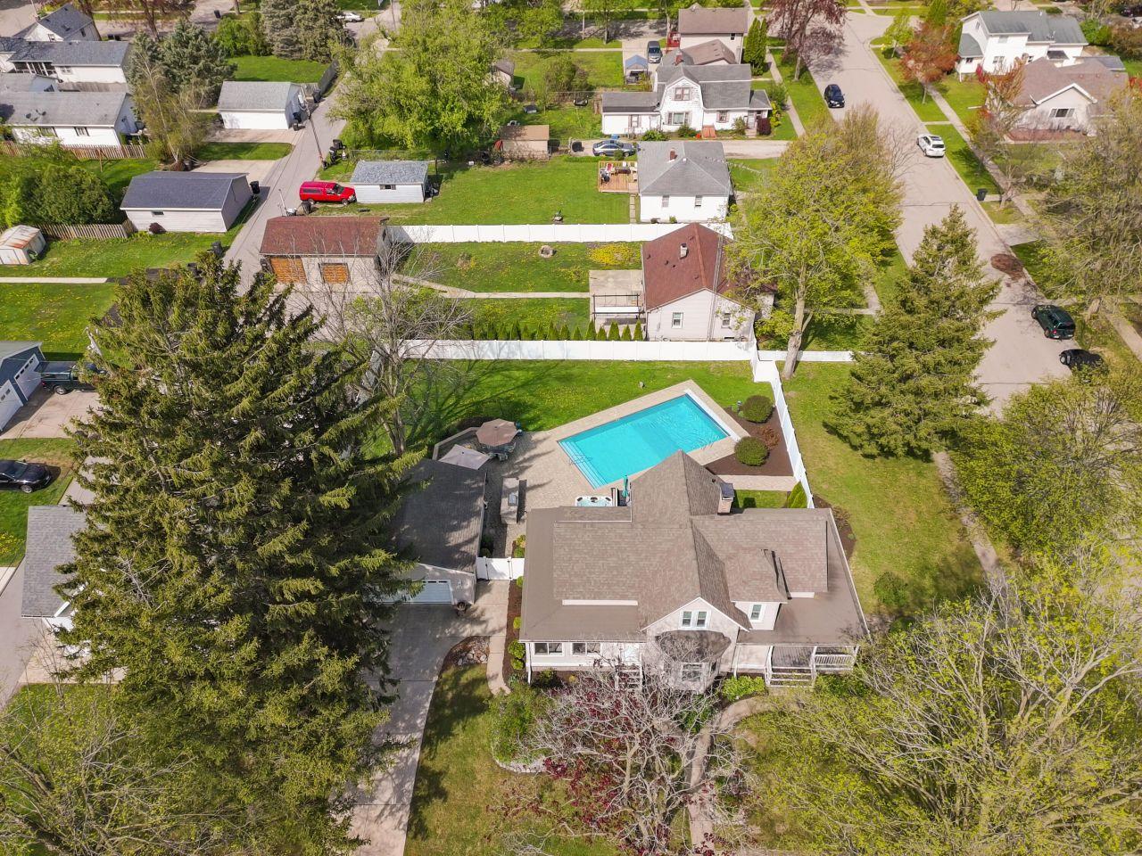 Lake Geneva, Wisconsin, 53147, United States, 4 Bedrooms Bedrooms, ,2 BathroomsBathrooms,Residential,For Sale,1849872