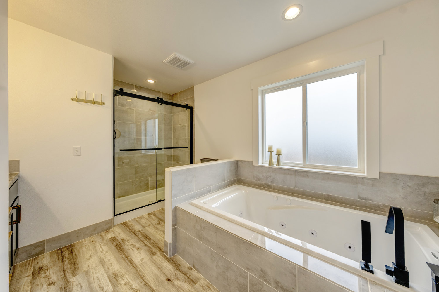 Ranchester, Wyoming, 82839, United States, 4 Bedrooms Bedrooms, ,3 BathroomsBathrooms,Residential,For Sale,1990445