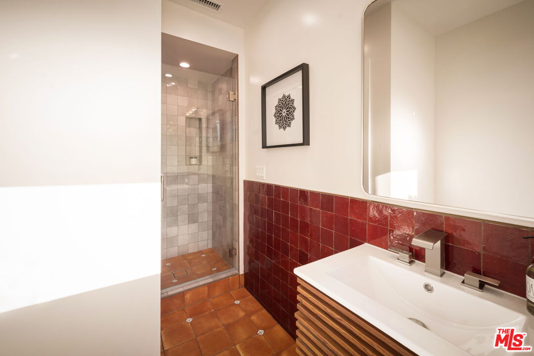 Los Angeles, California, 90019, United States, 4 Bedrooms Bedrooms, ,4 BathroomsBathrooms,Residential,For Sale,1889946