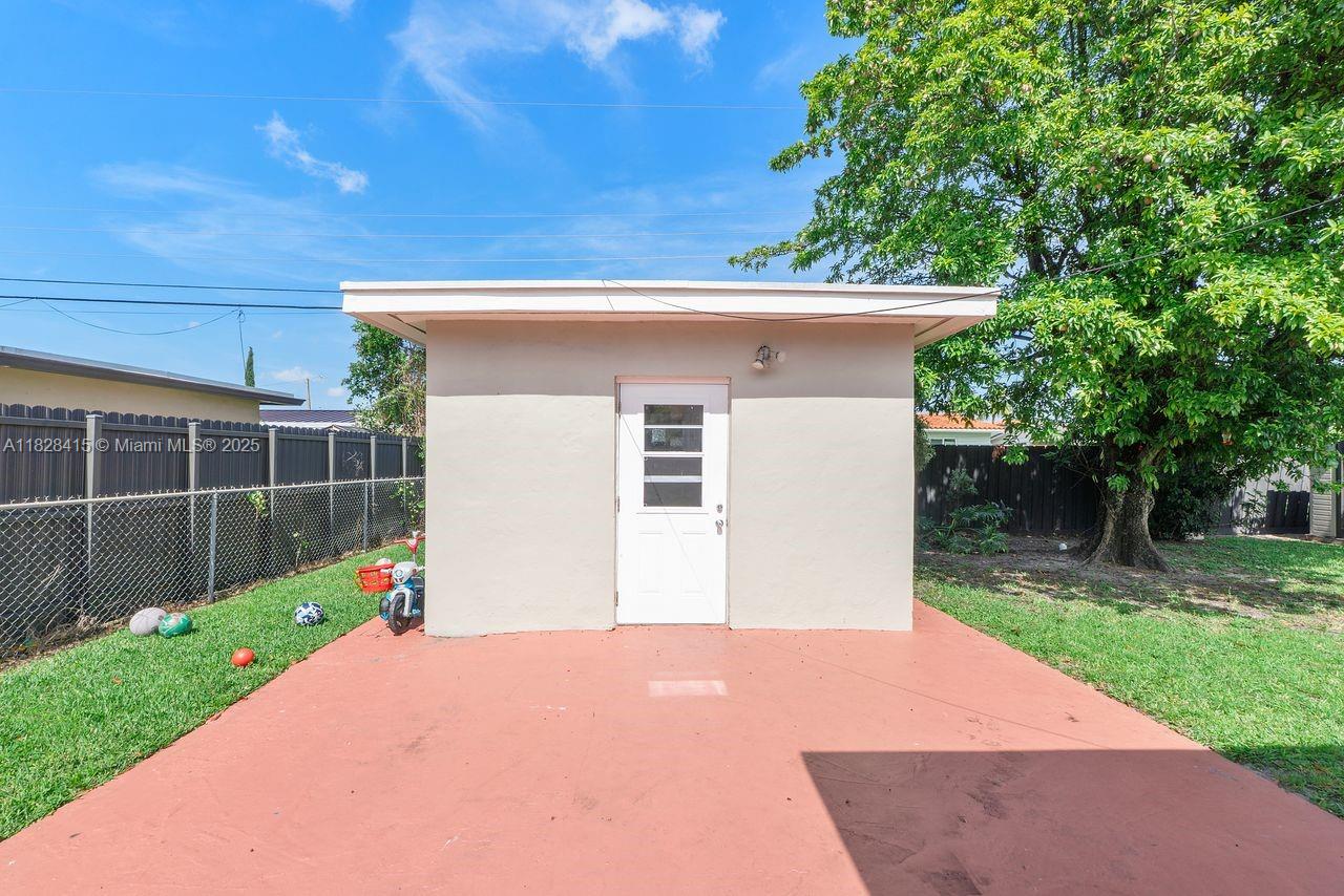 Miami, Florida, 33165, United States, 3 Bedrooms Bedrooms, ,2 BathroomsBathrooms,Residential,For Sale,1882304