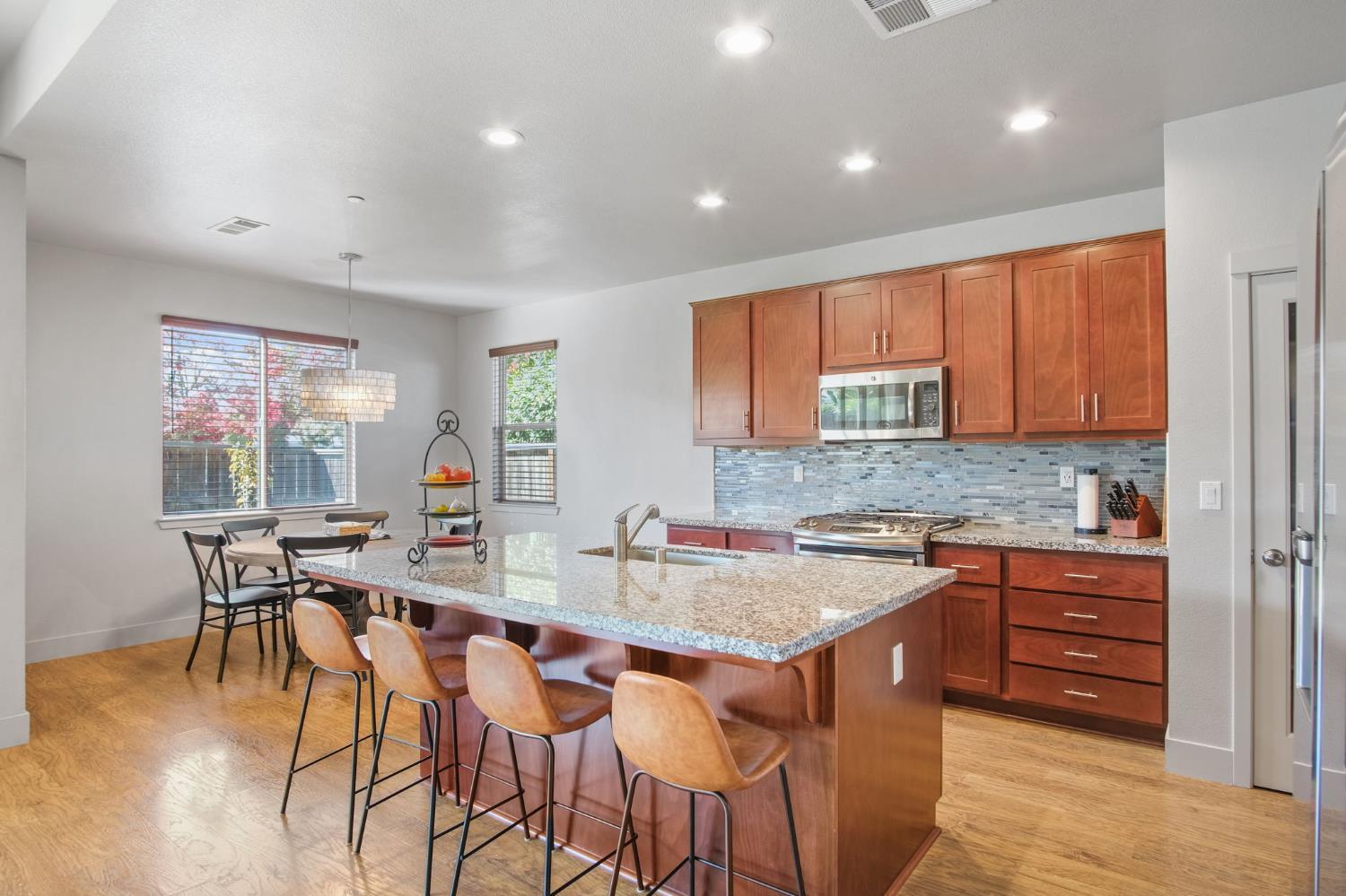 Oakdale, California, 95361, United States, 3 Bedrooms Bedrooms, ,2 BathroomsBathrooms,Residential,For Sale,1985752