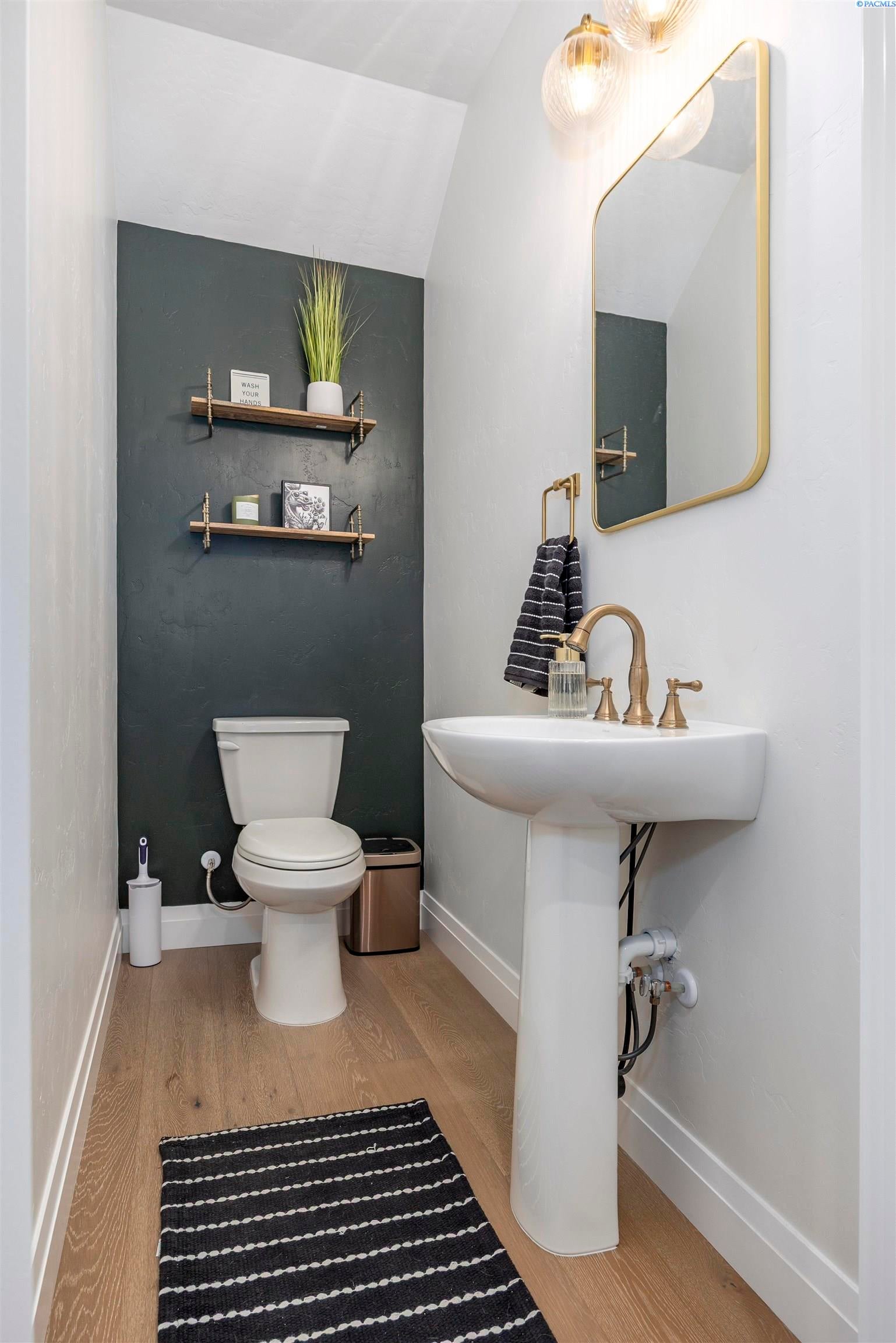 Pasco, Washington, 99301, United States, 4 Bedrooms Bedrooms, ,3 BathroomsBathrooms,Residential,For Sale,2005425