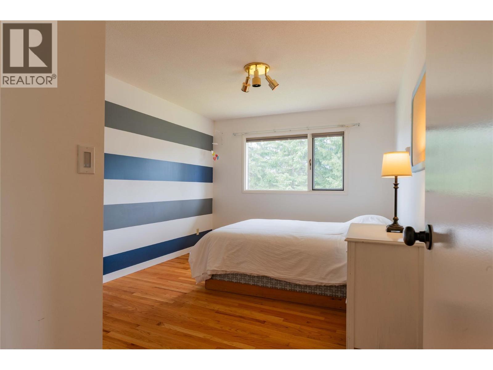 APPLEDALE, British Columbia, V0G 2J0, CA, 5 Bedrooms Bedrooms, ,2 BathroomsBathrooms,Residential,For Sale,1946998