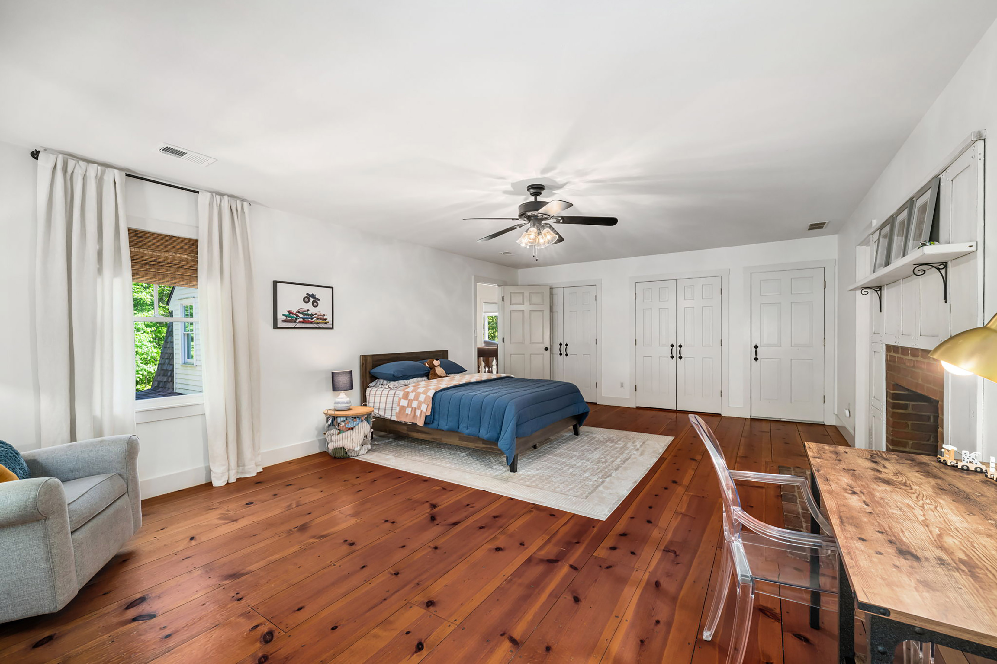  Live Timeless in Coveted Farmhouse on 4+ Private Gated Acres In Roswell - 物件實景