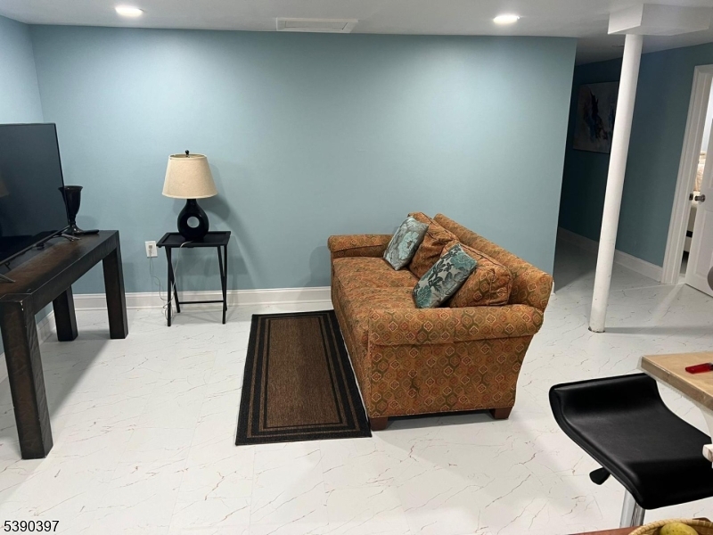 Linden City, New Jersey, 07036, United States, 3 Bedrooms Bedrooms, ,2 BathroomsBathrooms,Residential,For Sale,1966436