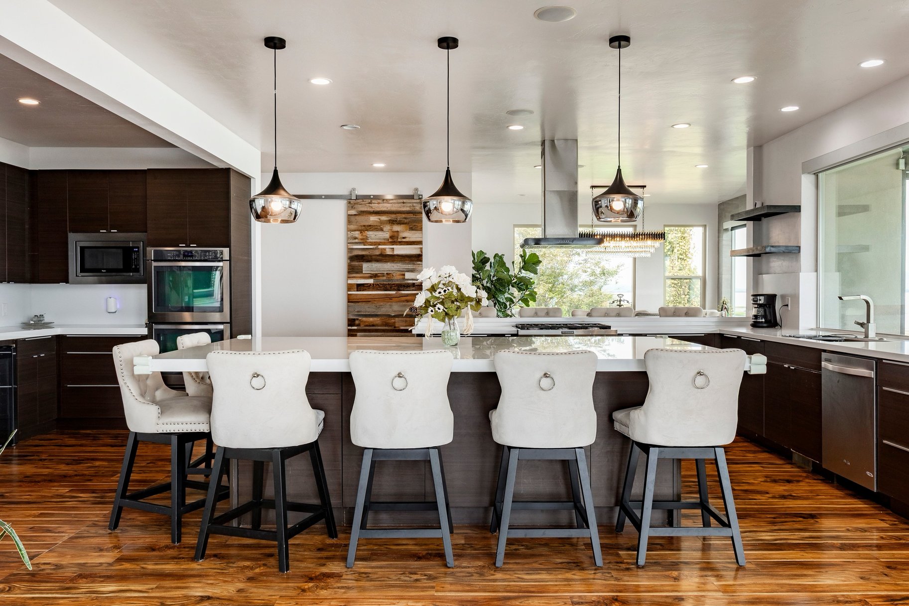  Modern Lakefront Retreat with Breathtaking Lake and Mountain Views - 物件實景