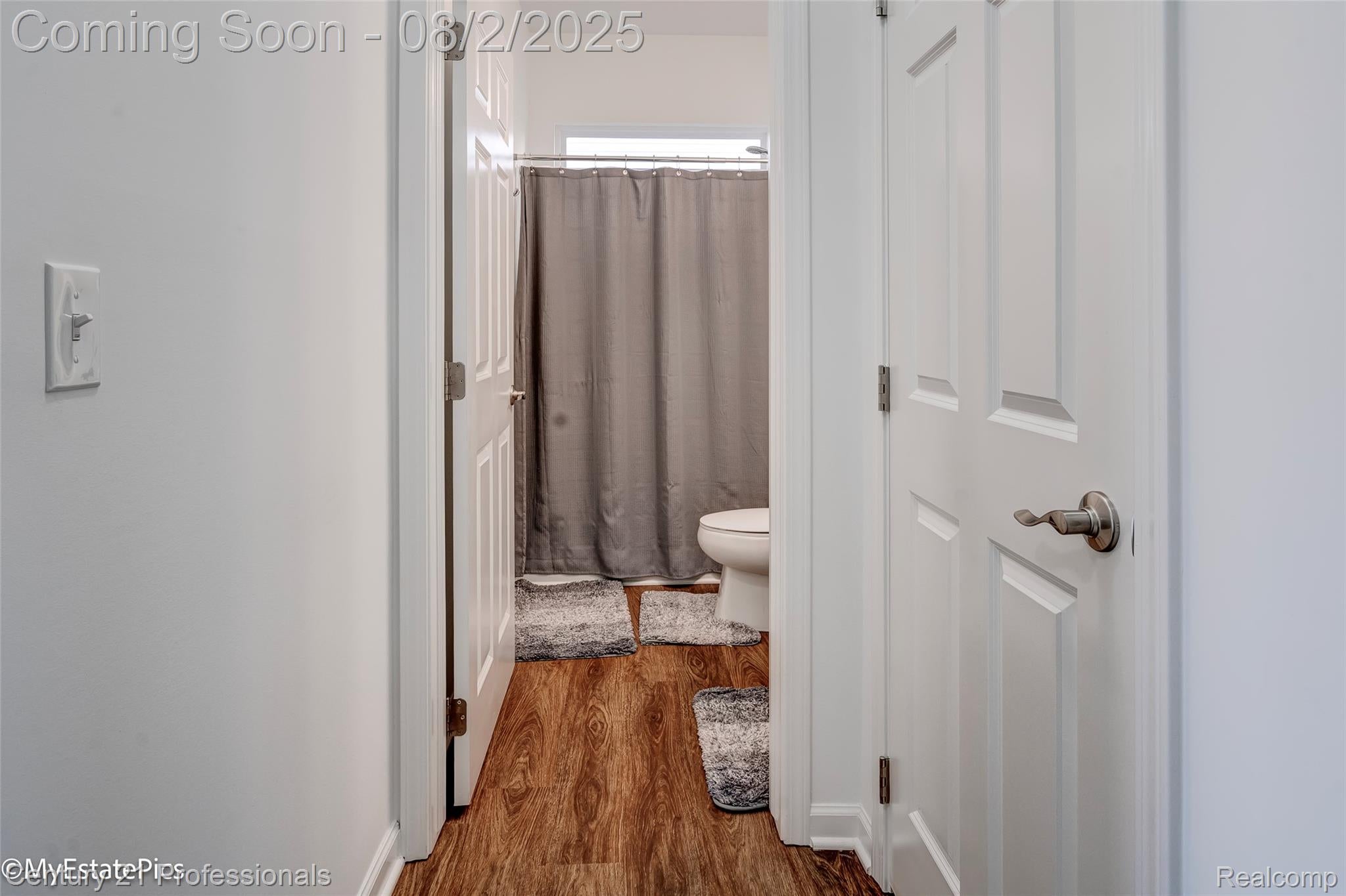 SouthLyon, Michigan, 48178, United States, 4 Bedrooms Bedrooms, ,3 BathroomsBathrooms,Residential,For Sale,1904843