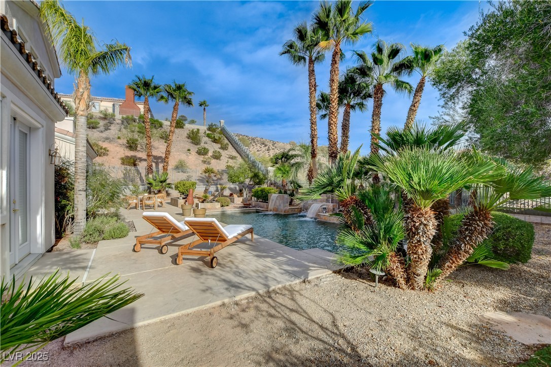 Henderson, Nevada, 89052, United States, 5 Bedrooms Bedrooms, ,4 BathroomsBathrooms,Residential,For Sale,1989374