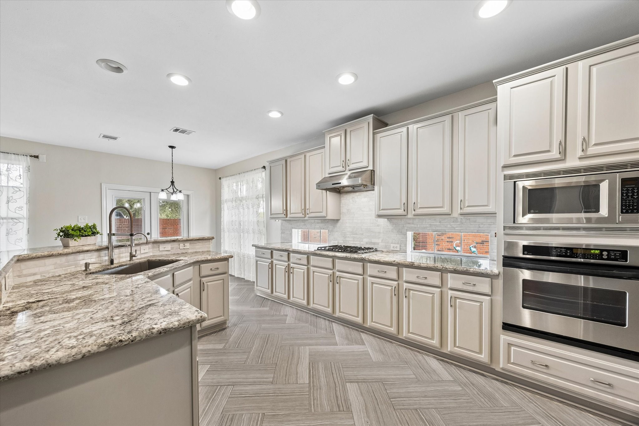  1502 Lakeside Enclave Drive - 物件實景