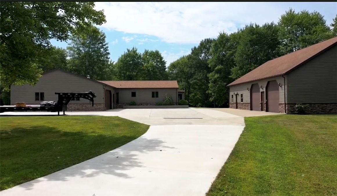 Oakland Twp, Pennsylvania, 16025, United States, 4 Bedrooms Bedrooms, ,4 BathroomsBathrooms,Residential,For Sale,1912471