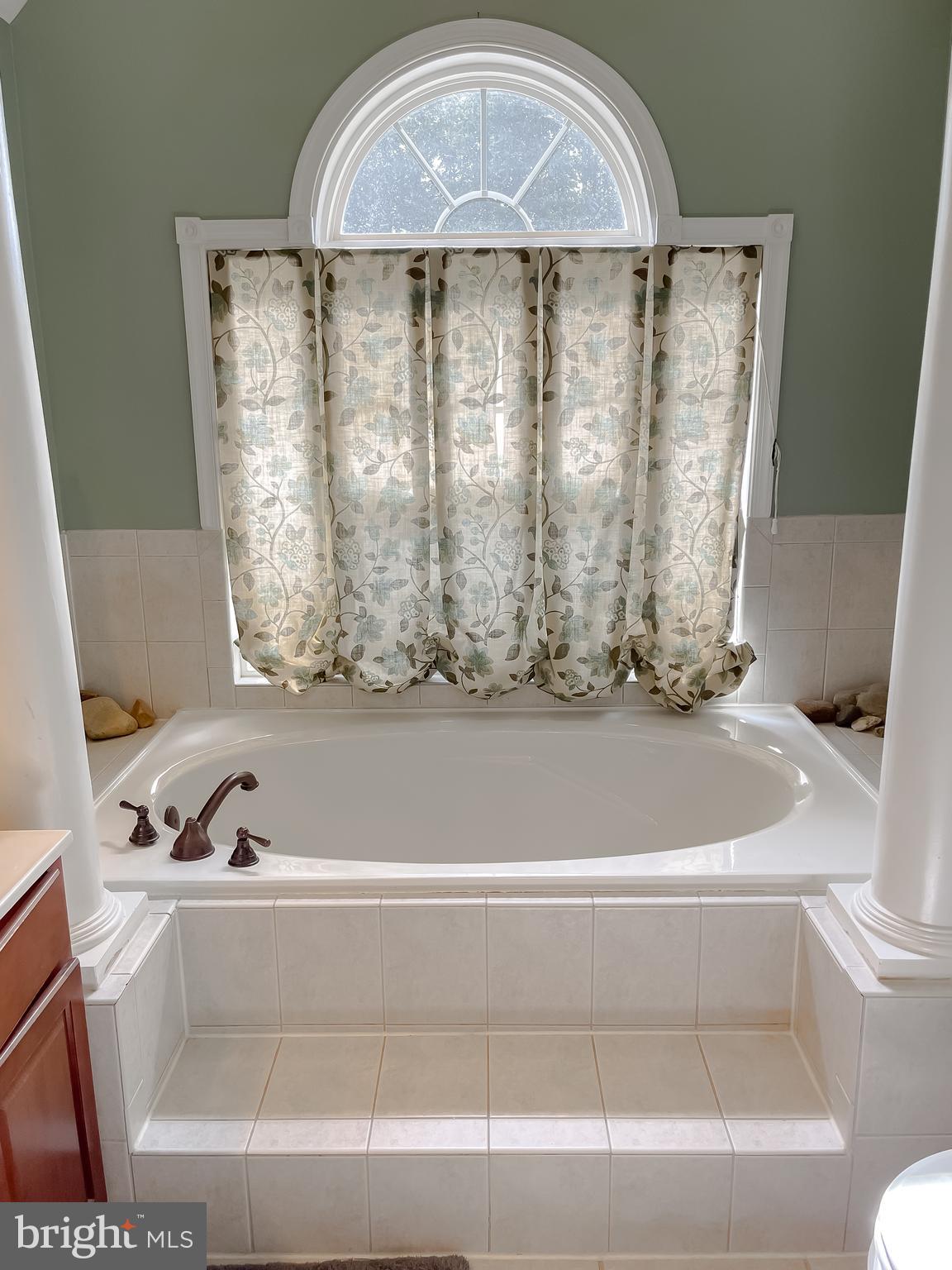Callaway, Maryland, 20620, United States, 6 Bedrooms Bedrooms, ,5 BathroomsBathrooms,Residential,For Sale,1943056