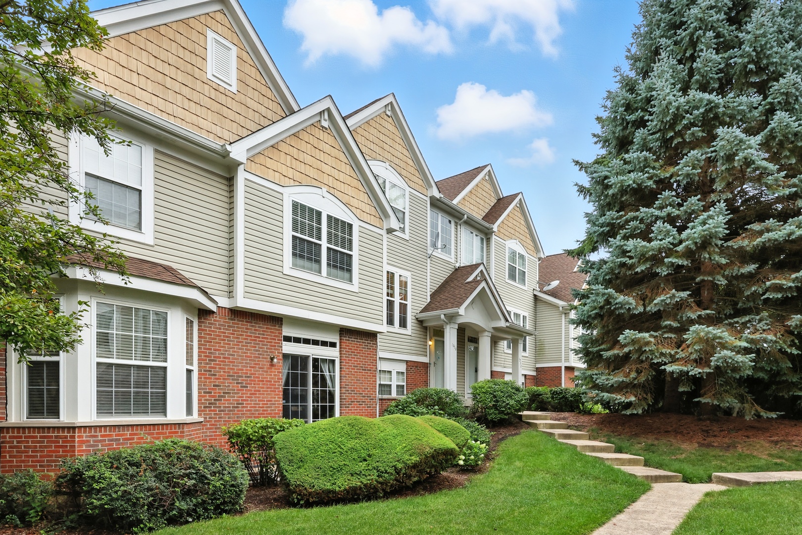 Vernon Hills, Illinois, 60061, United States, 4 Bedrooms Bedrooms, ,4 BathroomsBathrooms,Residential,For Sale,1924682