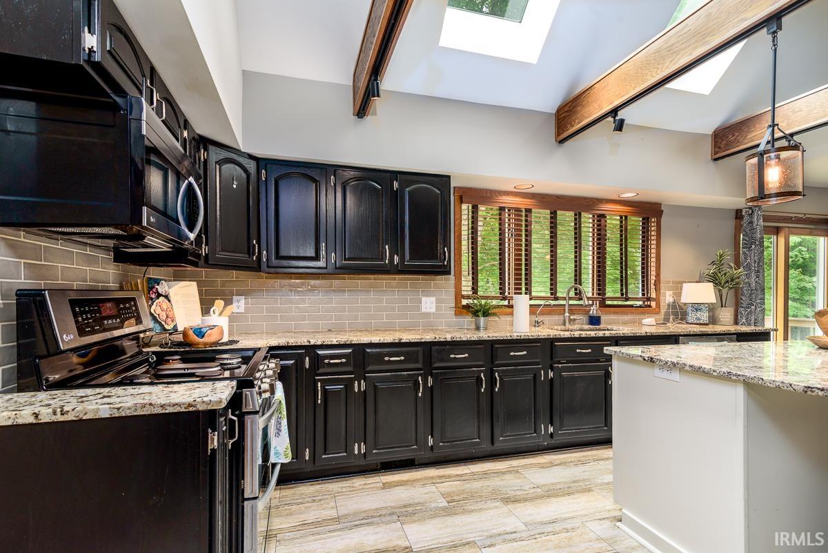 Churubusco, Indiana, 46723, United States, 4 Bedrooms Bedrooms, ,3 BathroomsBathrooms,Residential,For Sale,1977789