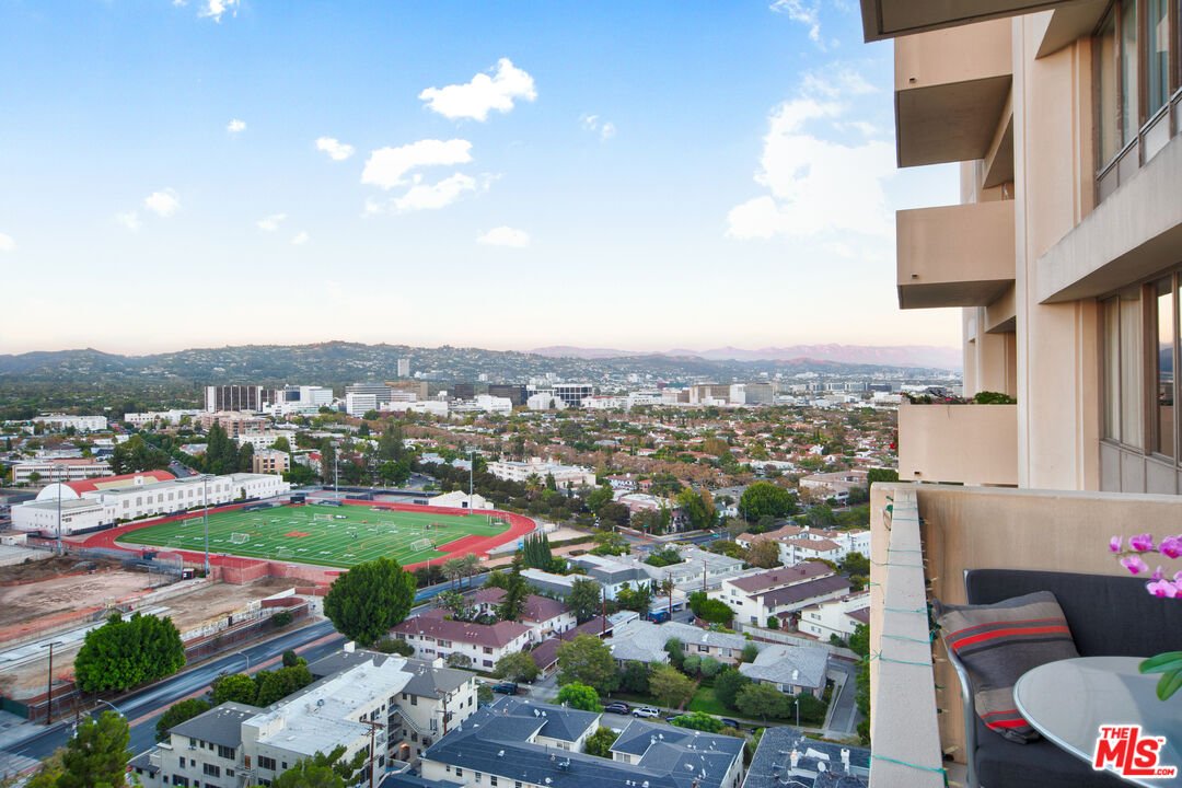 Los Angeles, California, 90067, United States, 1 Bedroom Bedrooms, ,1 BathroomBathrooms,Residential,For Sale,2001995