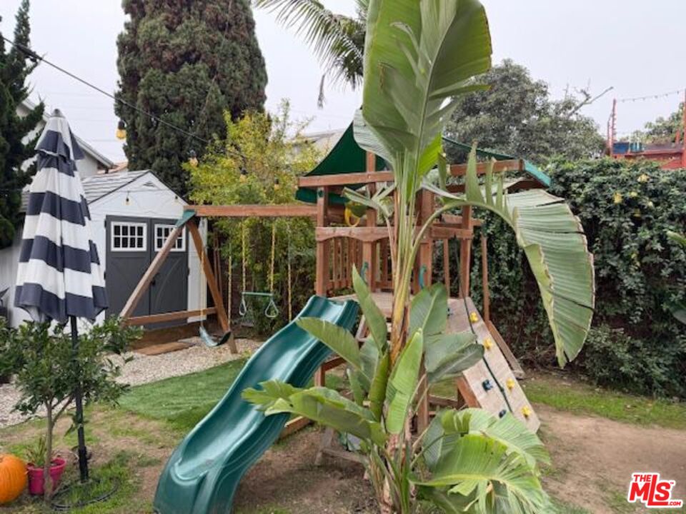 Venice, California, 90291, United States, 2 Bedrooms Bedrooms, ,2 BathroomsBathrooms,Residential,For Sale,1993237