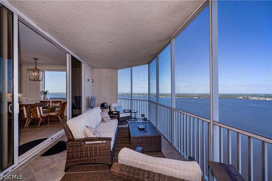 Fort Myers, Florida, 33901, United States, 3 Bedrooms Bedrooms, ,2 BathroomsBathrooms,Residential,For Sale,2037285