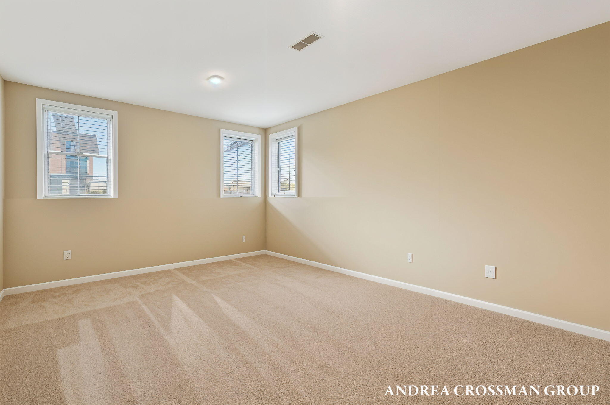 St. Joseph, Michigan, 49085, United States, 4 Bedrooms Bedrooms, ,4 BathroomsBathrooms,Residential,For Sale,1960959