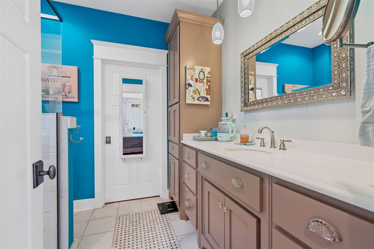 Franklin, Kentucky, 42134, United States, 6 Bedrooms Bedrooms, ,3 BathroomsBathrooms,Residential,For Sale,2002966