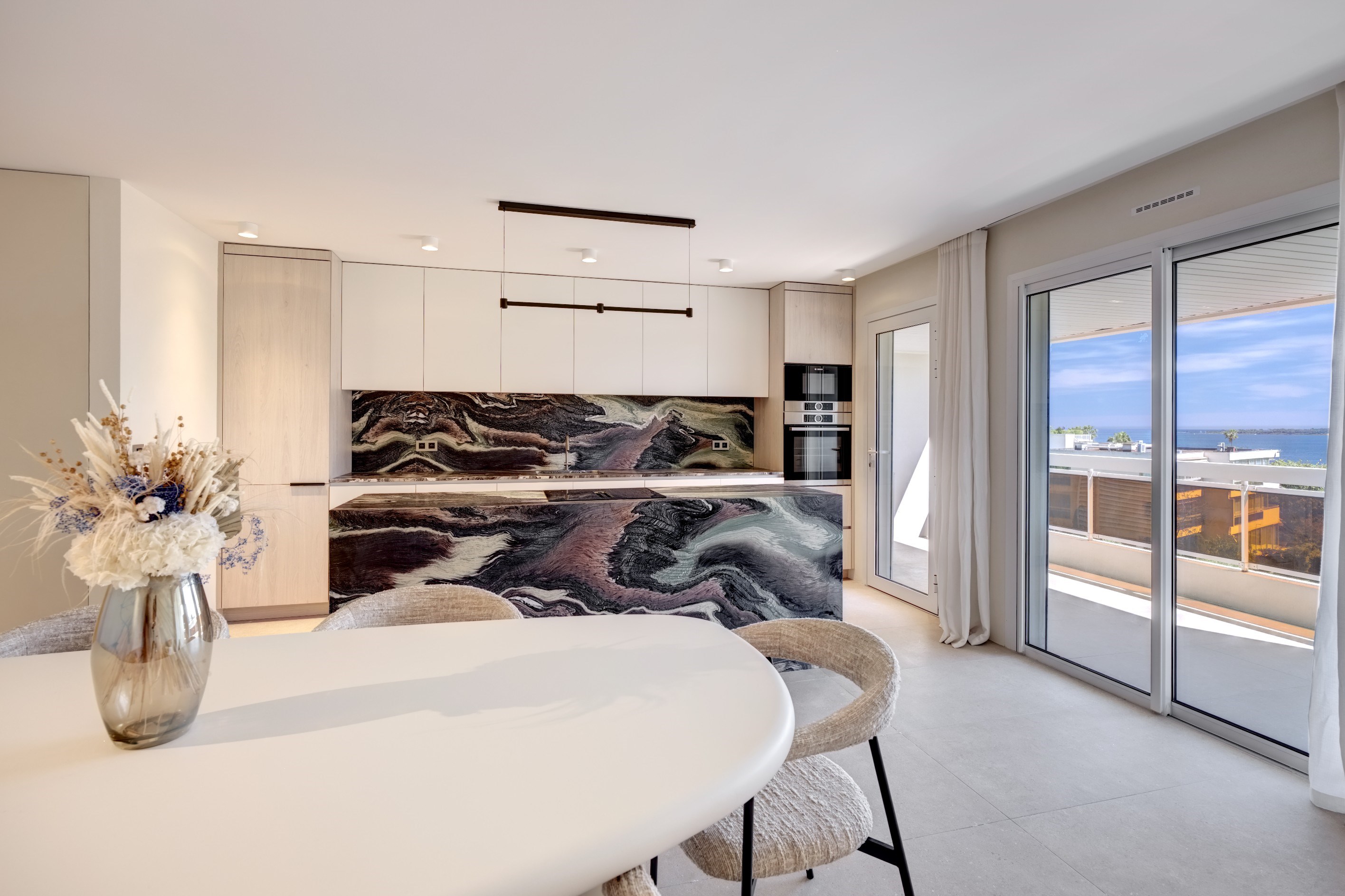  Renovated 113 sqm apartment with terrace and partial sea view - residence with … - 物件實景