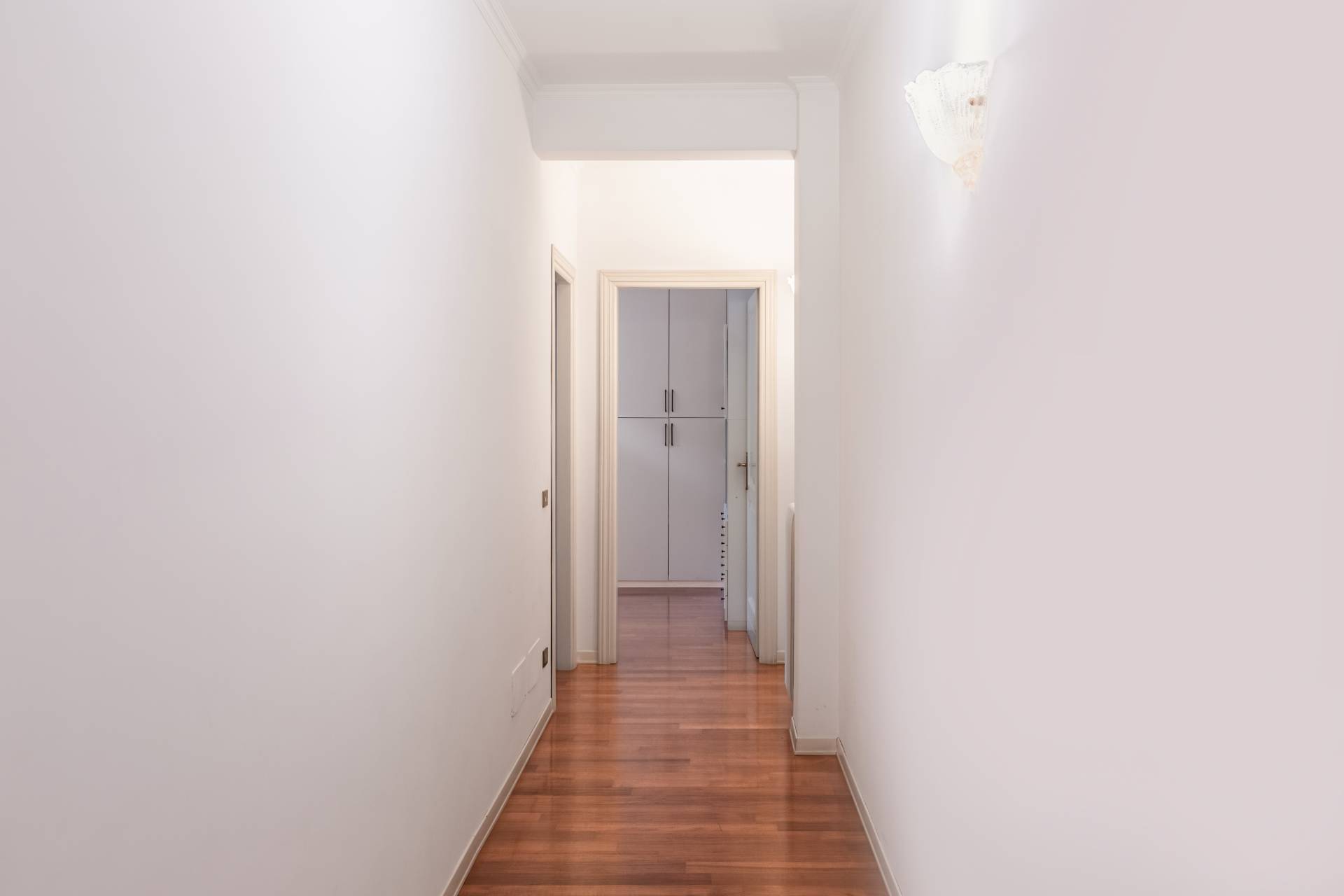 Roma, Roma, 00100, IT, 5 Bedrooms Bedrooms, ,3 BathroomsBathrooms,Residential,For Sale,1738705