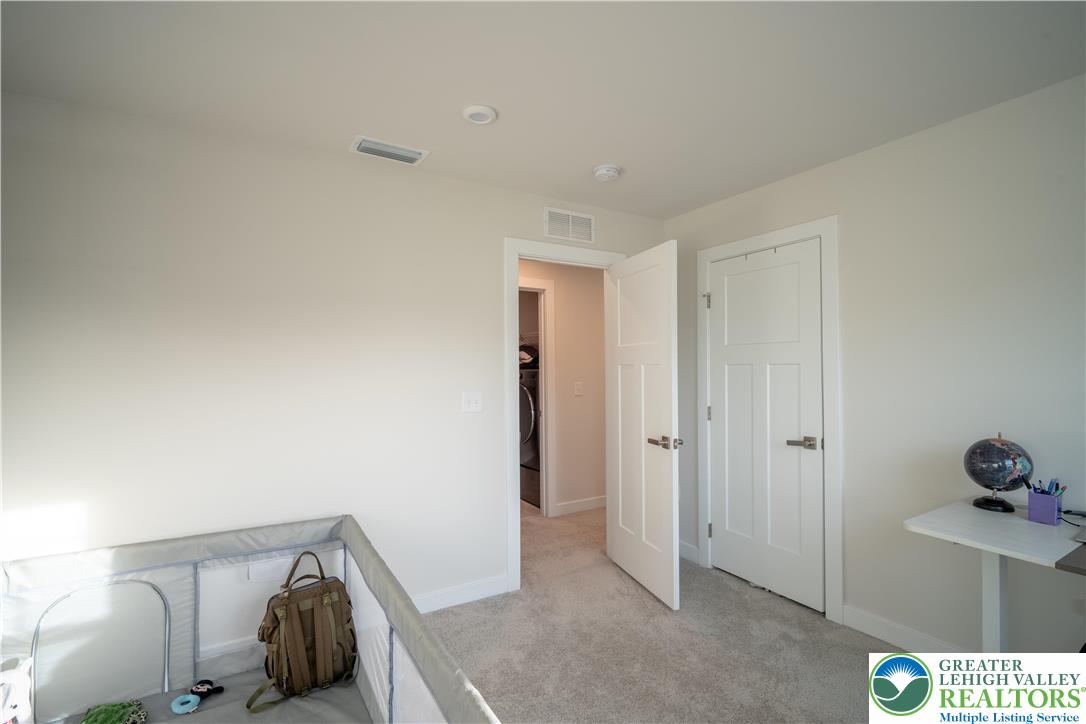 North Catasauqua Bor, Pennsylvania, 18032, United States, 4 Bedrooms Bedrooms, ,4 BathroomsBathrooms,Residential,For Sale,2001673