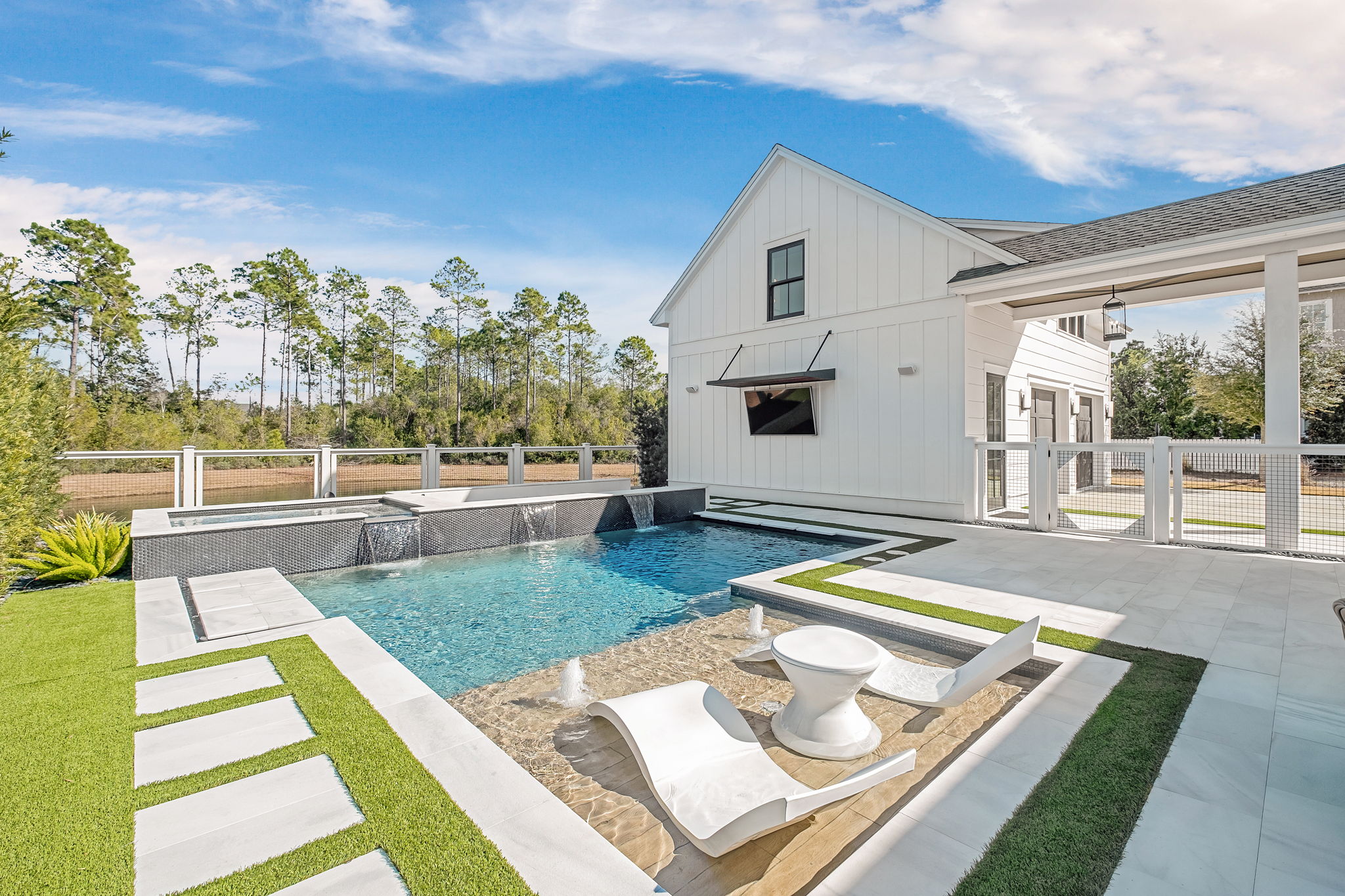  Private Composed Estate With Pond Views, Carriage House And Outdoor Oasis - 物件實景