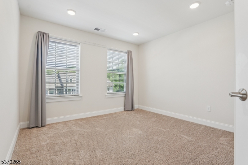 Warren Twp., New Jersey, 07059, United States, 4 Bedrooms Bedrooms, ,4 BathroomsBathrooms,Residential,For Sale,1940451