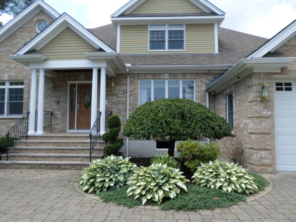 3 Twin Springs Dr Drive, Saugus, Massachusetts, 01906, United States, 5 Bedrooms Bedrooms, ,4 BathroomsBathrooms,Residential,For Sale,3 Twin Springs Dr Drive,1128926