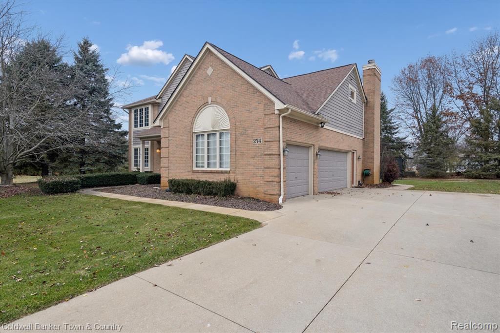 Highland, Michigan, 48357, United States, 4 Bedrooms Bedrooms, ,4 BathroomsBathrooms,Residential,For Sale,2003066