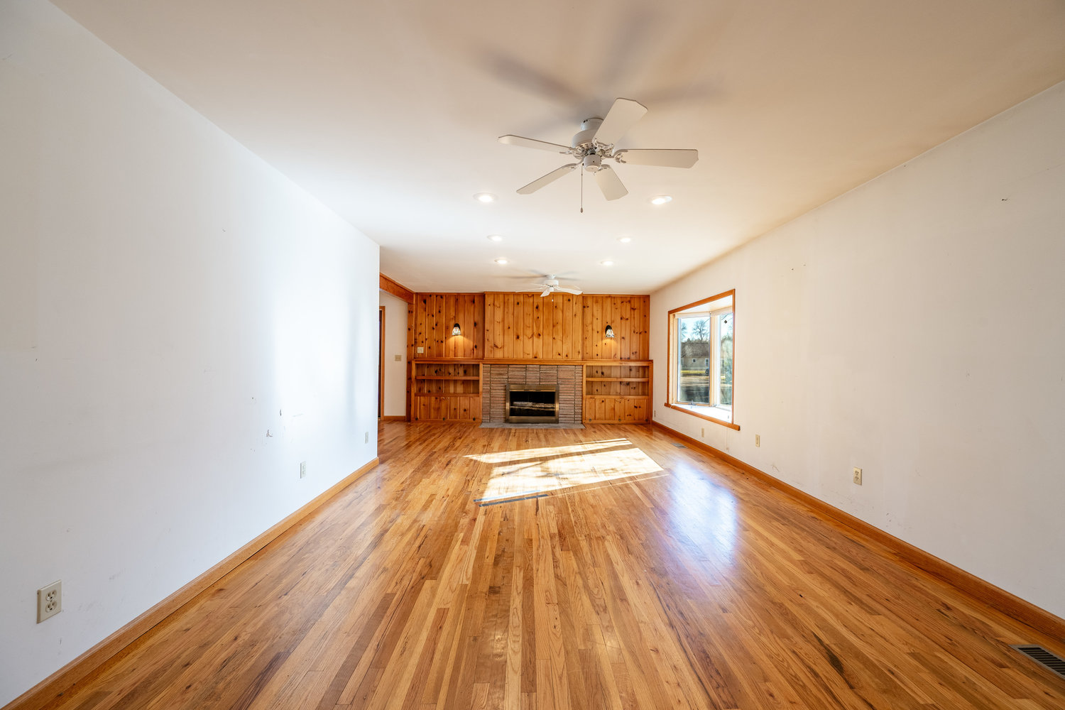 Sheridan, Wyoming, 82801, United States, 4 Bedrooms Bedrooms, ,2 BathroomsBathrooms,Residential,For Sale,1987057