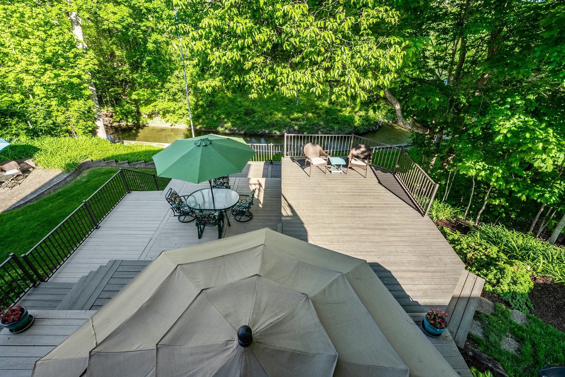  Exceptional Four Bedroom Home Set Along a Winding Creek - 物件實景