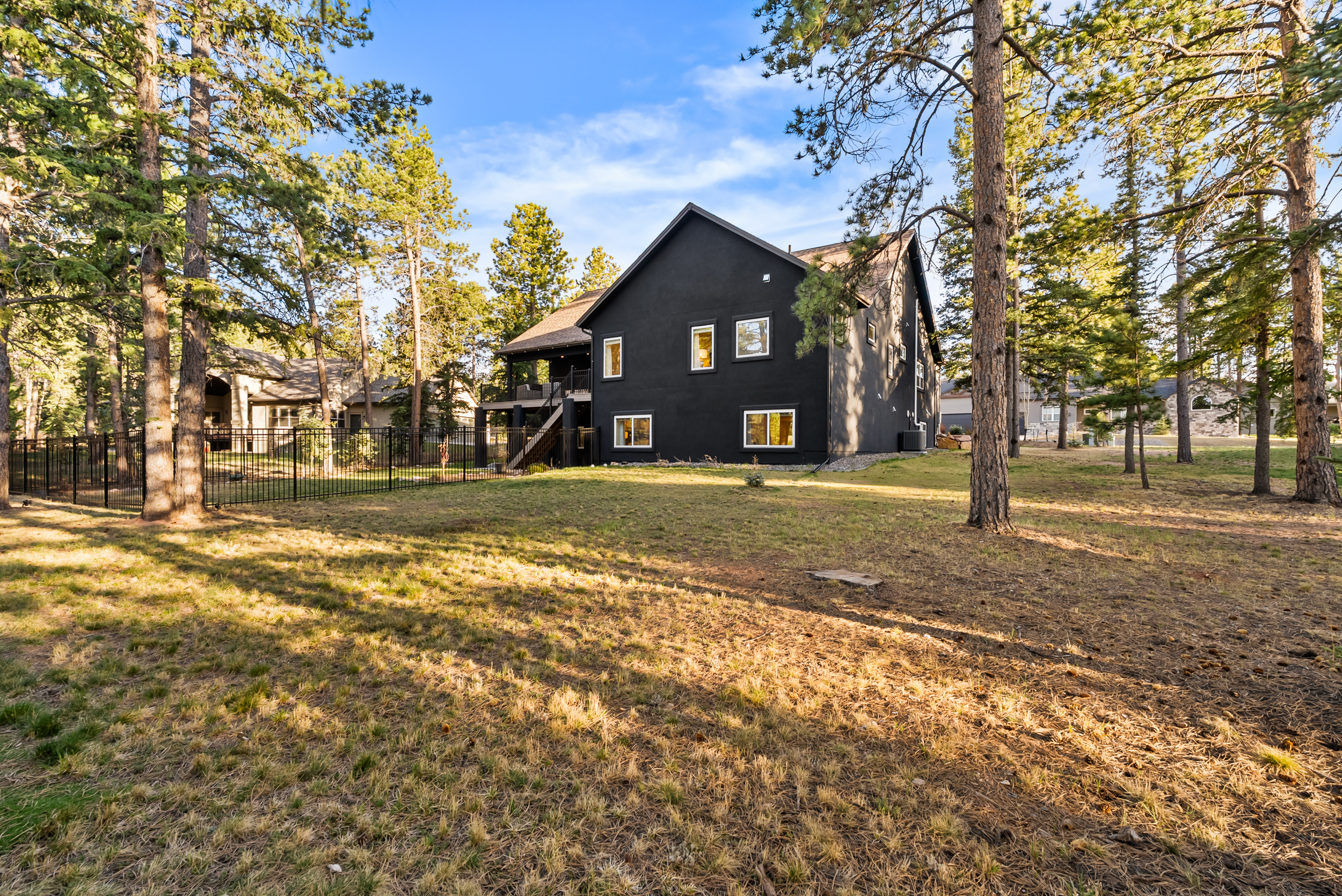  Craftsman Mountain Residence Set Among Ponderosa Pines - 物件實景