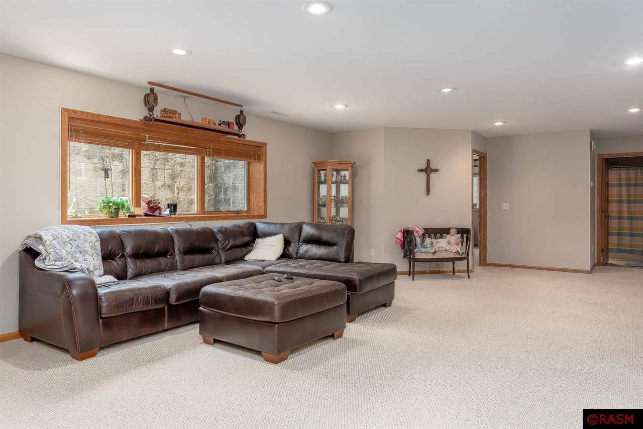 Mankato, Minnesota, 56001, United States, 4 Bedrooms Bedrooms, ,3 BathroomsBathrooms,Residential,For Sale,1879364