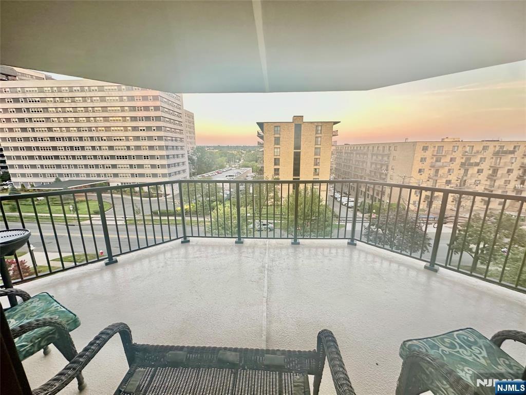 Hackensack, New Jersey, 07601, United States, 2 Bedrooms Bedrooms, ,2 BathroomsBathrooms,Residential,For Sale,1912760