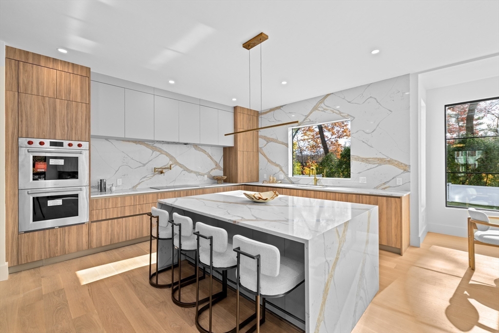 Newton, Massachusetts, 02461, United States, 7 Bedrooms Bedrooms, ,8 BathroomsBathrooms,Residential,For Sale,1995723