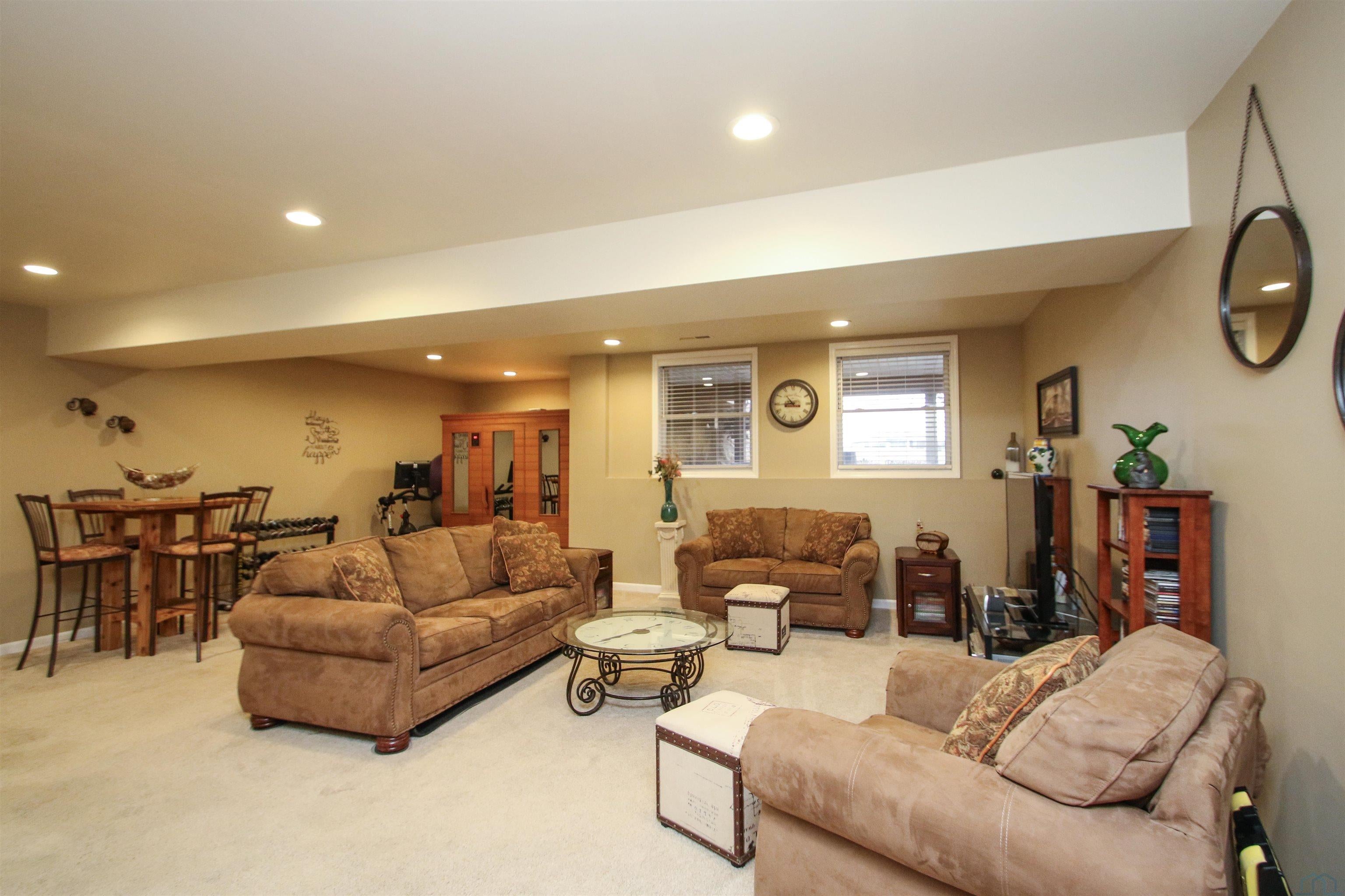 Dakota Dunes, South Dakota, 57049, United States, 3 Bedrooms Bedrooms, ,3 BathroomsBathrooms,Residential,For Sale,2015329