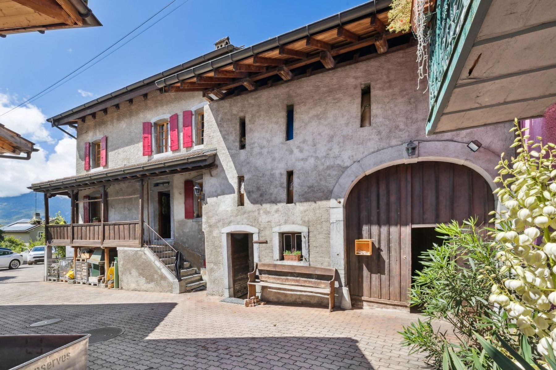  Rare in the village of Ollon authentic winegrower